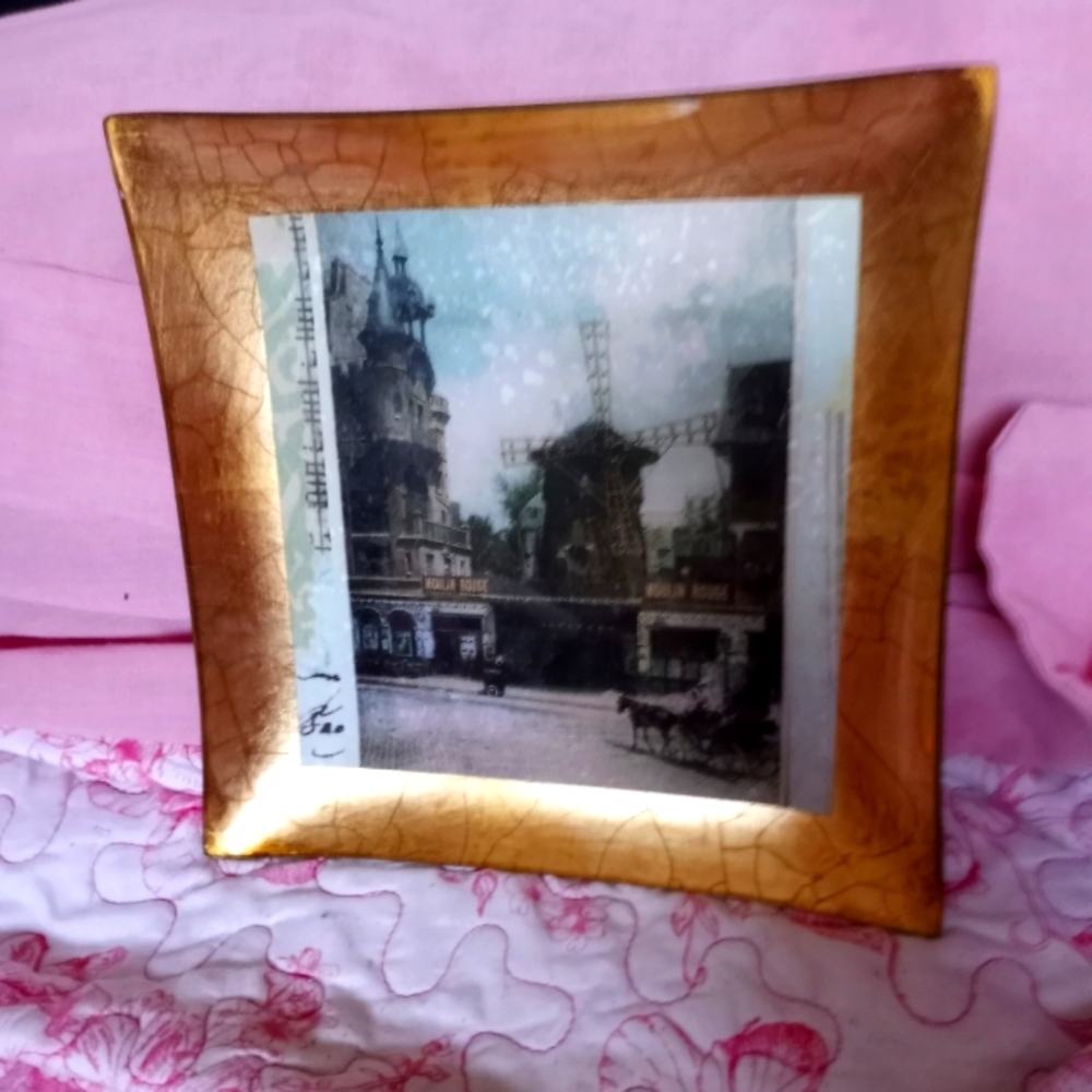 Moulin Rouge decor plate